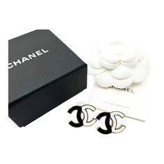 This is part of Chairish’s Costume Jewelry assortment.  Chanel Gold CC Black White Half Half Piercing Earrings  *Marked 23 *Made in Italy *Comes with the original box, pouch and booklet  -It is approximately 1" x 0.75" -Very classic -In a pristine condition Luxury Black Earrings For Gift, Designer White Earrings For Evening, Designer White Earrings For Formal Occasions, Designer Black Earrings For Gift, Box Pouch, Piercing Earrings, Costume Jewelry, Original Box, In Italy