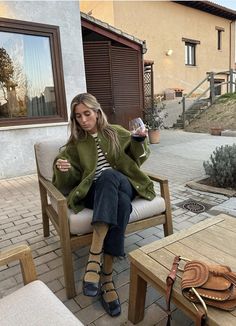 Colorful Put Together Outfit, Fall Fashion Inspo Outfits, Casual Fall Dress Outfit, Scotland Street Style, Fall Winter Outfits Work, Mode Style Anglais, Winter 23, Classy Fashion, Outfit Trends