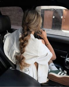 Chunky Braids, Wealthy Women, Fall Hair Trends, Trendy Hair Color, Brunette Hair, Trendy Hairstyles, Fall Hair, Hair Goals, Hair Trends