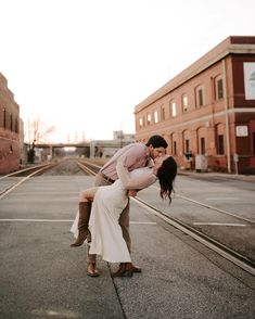 Tis the season of engagements and engagement sessions! Loved meeting these two and cannot wait for their big day!! @ashleyepowers •
•
•
#engagementsession #downtowngreensboro #downtownengagementsession