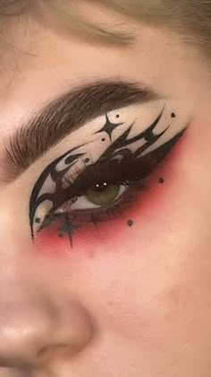 Fancy Eyeliner Looks, Eye Makeup Graphic Liner, Cute Black Makeup Looks, Star Wars Makeup Ideas Dark Side, Barbed Wire Eyeliner, Ashnikko Makeup Looks, Dragon Inspired Makeup, Elaborate Eyeliner, Christmas Goth Makeup