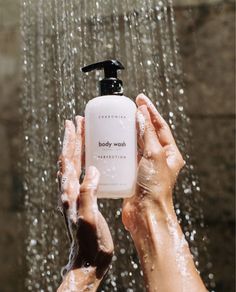 Hair Care Product Photography Ideas, Nature Of Things Skincare, Haircare Photoshoot Ideas, Shampoo Content Ideas, Hair Products Photography Ideas, Skin Care Photo Ideas, Hand Soap Photography, Shampoo Photoshoot Ideas, Photography Of Products