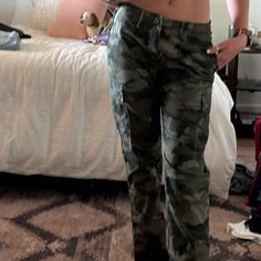 Nwt 28 W X 32 L Low Waisted Amazon Pants, Fitted Camouflage Military Pants, Cheap Full-length Camouflage Cargo Pants, Camouflage Military Cargo Pants, Military Camouflage Relaxed Fit Bottoms, Military Camouflage Hunting Pants, Camo Pants, Low Waisted, Pants Color