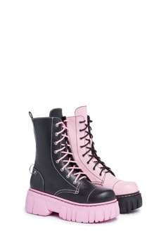 Punk Shoes Aesthetic, Black And Pink Platform Boots, Grunge Platform Shoes, Platform Boots Pink, Wrestling Boots Women, Dolls Kill Clothes, Pink And Black Accessories, Pink Combat Boots Outfit, Black And Pink Clothes