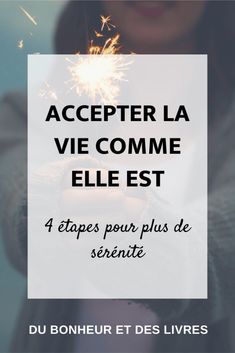 a woman holding a sparkler in her hands with the words accepter la vie come