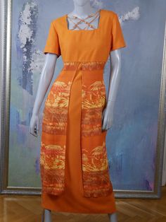 This 1980s burnt orange short-sleeve dress has a square neckline with intersecting cloth laces with wooden beads on each lace. The Canadian vintage dress has a fitted empire waistline that gives way to a slimline midi-length skirt with a 24-inch (60.96cm) slit in the back. This slit in the back is mostly covered by a shorter linen-blend overskirt that starts at the waistline, opening wide in the front and mostly covering the back of the skirt (and having long slits on the sides). The overskirt h Midi Summer Dress, Country Dresses, Empire Waistline, 1980s Dresses, Orange Shorts, Sleeveless Dress Summer, Midi Length Skirts, Midi Dress Summer, Plaid Blazer