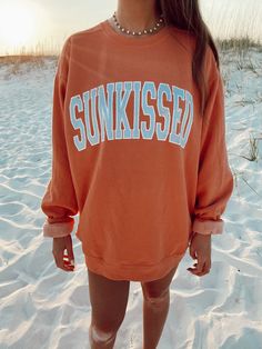 ☀ Sizing: Model is wearing a size Large for an oversized fit. She is 5"3 117 lbs and a 34C chest. If she did not wear an oversized fit she would wear a size Medium.  ☀ Quality: at sunkissedcoconut our brand believes in using the best materials to create our designs. We use luxury paint, ink, & thread to make our prints. We do not believe in using any Vinyl on our products. Our designs are mean't to last. Adorable luxury printed sweatshirt. This item is made with high quality long lasting materia Surfergirl Style, Vsco Outfits, Photographie Indie, Adrette Outfits, Cute Preppy Outfits, Trendy Summer Outfits, Sweatshirt Outfit, Cute Sweatshirts, Cute Comfy Outfits