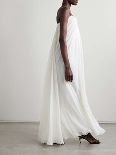 Chiffon Gown Styles, Queen Gown, Ethereal Dresses, Chiffon White Dress, Chiffon Long Dress, Alexander Mcqueen Clothing, Boned Bodice, Strapless Gown, Shades Of Beige