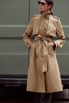 ZW COLLECTION WATER-REPELLENT TRENCH COAT Zara Coats Women 2022, Trench Coat Stradivarius, Zara Mantel Beige, Lapel Coat · Zara ·, Phoebe Philo Style, Outerwear Trends, Phoebe Philo, Long Trench Coat