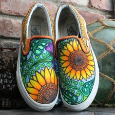 Every pair of custom Vans is made to order and hand drawn. That means that no two orders are exactly alike. If you purchase the Sunflower sneaker design, we will replicate the artwork as best as possible onto your pair. The images shown are of a pair we have drawn in the past that we will use as a template to draw your very own pair of Vans. We can take special requests if you want to change anything about the design template. Contact us with any questions. These are Unisex sized sneakers, so si Canvas Shoes Diy, Doodle Shoes, Sharpie Shoes, Tennis Vans, Painted Shoes Diy, Painted Canvas Shoes, Painted Vans, Custom Painted Shoes, Diy Sneakers