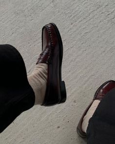 Sam Reid, Loafers Outfit, Shoes And Socks, Paris Mode, Vintage Versace, Brown Loafers, Slingbacks