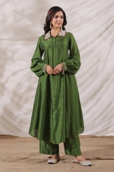 Shop for these amazing collections of Green Silk Embroidered Pankh Asymmetric Anarkali And Palazzo Set For Women by Niti Bothra online at Aza Fashions. Silk Shirt Style, Green Silk Shirt, Stylish Kurtis Design, Heavy Dresses, Kaftan Designs, Velvet Dress Designs, Hand Embroidery Dress, Womens Trendy Dresses, Kurti Embroidery Design