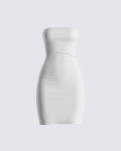 A simple slay 💅 Show them what you're working with in this white jersey tube dress is made from jersey fabric, and complete with a built-in bandeau and a figure-hugging bodycon fit 🤍 White Tube Dress, Mode Zara, White Tube, Looks Party, White Jersey, Tube Dress, Lookbook Outfits, Dream Clothes, Looks Vintage