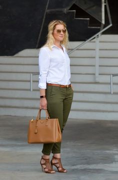 How to Dress Up Olive Green Chinos Women Dress Green Outfit, Olive Pants Outfit, Olive Green Pants Outfit, Olive Green Outfit, Green Pants Outfit, Olive Clothing, Olive Pants