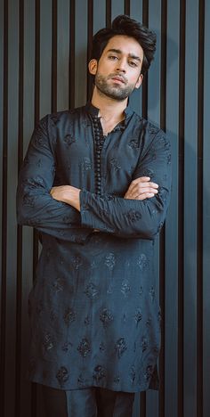 Black Suit Men Kurta Pajama, Kurta Pajama Pose For Men, Black Kurta Pajama Men Wedding, Kurta Pajama Men Black Colour, Black Kurta Pajama With Shawl Men, Indian Wedding Clothes For Men, Man Dress Design, Formal Attire For Men, Wedding Kurta For Men