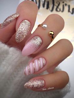 Gold glitter and pink Christmas nails Gold Nail Designs, Christmas Nails Acrylic, Festival Nails, Pink Acrylic Nails, Xmas Nails, Christmas Nail Designs, Christmas Nail Art, Nail Arts