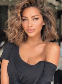 Rambut Brunette, Fall Blonde Hair, Hair Color And Cut, Brunette Hair, Spring 2024, Hair Dos, Brunette Hair Color, Gorgeous Hair