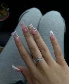 Cute Birthday Set Nails, Medium Acrylic Nails Rhinestones, Birthday Nail Inspo Acrylic Short, Neutral Nail Set, Medium Quince Nails, Middle Nails Ideas, Y2k Gel X Nails, Square Nail Ideas Short, Small Simple Nails