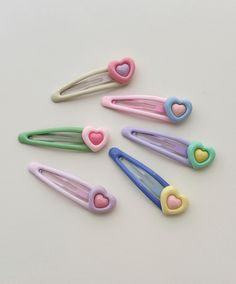 Add a pop of pastel charm to any hairstyle with our 6-piece macaron-colored flower/heart hair clips set! 🌸✨ Perfect for girls who love soft, playful colors, these clips come in a beautiful range of pastel shades, inspired by sweet macarons. Each clip is designed with a durable, lightweight material that comfortably holds hair in place without pulling or tangling. Whether for everyday wear, parties, or special occasions, these flower clips are the perfect accessory to brighten up any look! Product Features: 6-piece set in soft macaron-inspired colors Durable and lightweight material for a comfortable fit Ideal for girls of all ages and hair types Perfect for casual outfits or special occasions A fun, colorful gift option for birthdays or holidays Bring a touch of sweetness and style to you Rainbow Pastel Hair Bows, Diy Hair Clips, Heart Hair Clips, Cute Hair Clips, Playful Colors, Hair Clips Diy, Hair Accessories For Girls, Beautiful Range, Heart Hair