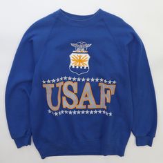 Vintage United States Air Force USAF Crewneck Sweatshirt Size XL 80s 90s Condition/Description Excellent condition.  Photos will highlight any imperfections on the item. Please refer to the photos to see the specific condition of the item.  Measurements: Pit to pit - 24" Length - 28" Collar to cuff - 30" Due to the nature of vintage clothing, size in title may not accurately represent the measurement of the item. Please refer to the measurements above to ensure the right fit. CONDITION LEGEND Ex Retro Blue Sweatshirt With Screen Print, Vintage Blue Sweatshirt With Graphic Print, Oversized Vintage Crew Neck Sweatshirt, Oversized Vintage T-shirt, Vintage Relaxed Fit T-shirt For Winter, Vintage Screen Print Tops For Winter, Retro Crew Neck T-shirt For Winter, Mens Hoodies, United States Air Force