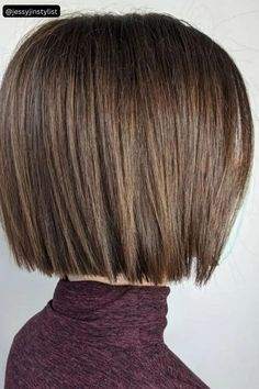 If your natural hair color is a lighter shade of brown and you’re tempted to lighten it even further and go blonde, you have lots of options: balayage, highlights, full color and more, but leaving it as-is is just as pretty Pink Short Hair, Pixie Haircut Fine Hair, Short Wavy Haircuts, Bob Hair Color, Short Red Hair, Short Dark Hair, Short Hair Images, Straight Hair Cuts, Easy Hairstyles For Medium Hair