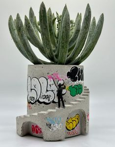 Architectural Planters, Unique Flower Pots, Graffiti Street Art, Concrete Planter, Unique Planter, Poured Concrete, Bubble Letters, Clay Art Projects, Concrete Planters