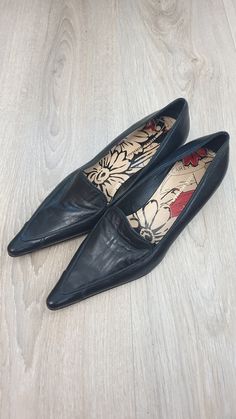 Luzia Mirnar made in Spain  RARE vintage women's luxury shoes  All genuine leather  Excellent condition ( used once, never used outside) Very comfortable and lightweight  Black color  Size EU-36 Insole length 22cm/ 8,5/8inches Insole width 8cm/ 3,1/8inches Heels high 3,5cm/ 1,3/8inches Heels High, Shoes Luxury, Genuine Leather Shoes, Womens Heels, Luxury Shoes, Bulgaria, Leather Shoes, Shoes Women Heels, Black Color