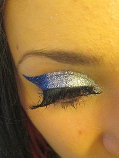 cheer makeup! We think this design is stunning! College Cheer Hair, Braided Cheer Hair, Cheer Hair Tutorial, Hair Competition, Cheerleading Makeup, Competition Makeup, Cheer Makeup, Make Up Bride, Cheer Hair Bows