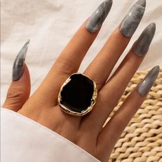 New Gold Rhinestone Statement Ring - Gold Tone- Brand New In Packaging Material - Zinc Alloy Size - 8 Afrikaanse Mode, Black Stone Ring, Enamel Ring, Silver Plated Jewelry, Stone Gold, Mua Sắm, Gothic Jewelry, Trendy Jewelry, Black Stone