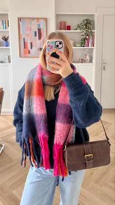 Classic Style Outfits, Scarf Outfit, Europe Fashion, Cold Weather Outfits, Dream Clothes, Fall Winter Outfits, Fashion Inspo Outfits, Trendy Outfits, Winter Outfits