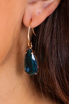 The Hadlee Drop Teal Earrings feature a vibrant teal hue and an elegant drop design, adding a pop of color and sophistication to any ensemble. Perfect for both everyday wear and special occasions. Material and Care: Material may have natural variations Manufactured Overseas Teal Earrings, Drop Design, Sweatshirt Set, Pop Of Color, Drops Design, Accessories Necklace, Dresses For Sale, Color Pop, Everyday Wear