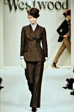 Vivienne Westwood Suit, Jodie Kidd, Vivienne Westwood Fashion, 90s Runway Fashion, Runway Fashion Couture, Glam Rock, Fashion History, New Wave, Vivienne Westwood