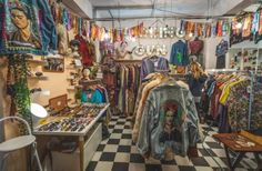 Cosy Clothes, Markets In London, Vintage Store Displays, London Brick, Cosy Cafe, Ossie Clark, London Market, Coffee Outfit, Store Design Boutique