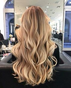 Honey Blonde Hair, Fresh Hair, Long Wavy Hair, Hair Color Trends, Blonde Balayage, Blonde Hair Color