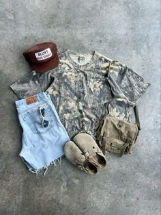 Summer Camo Outfits, Camo T Shirt Outfit, Camo Outfits Aesthetic, Camp Shirt Outfit, Fun Casual Outfits, Camo Tee Outfit, Camo Shirt Outfit, Casual Comfy Outfits, Hot Fall Outfits