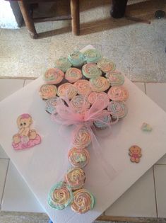 cupcakes are arranged in the shape of a tree