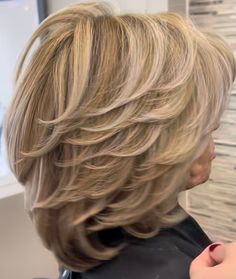 Feathered Hair Cut, Cabello Hair, Jennifer Aniston Hair, Old Hairstyles, Layered Haircuts For Medium Hair, Long Face Hairstyles, Great Haircuts, Chin Length Hair