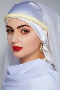 Idda Van Munster, Indie Girl, Beautiful Muslim Women, Natural Beauty Tips, Beautiful Lips, Muslim Girls, Pretty Eyes, Beautiful Hijab