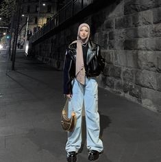 Rock Outfits Hijab, Streetwear Hijab Fashion, Gothic Hijab Outfit, Hijabi Concert Outfit Ideas, Streetwear Outfit Hijab, Ootd Leather Jacket Hijab, Ootd Rock N Roll Hijab, Hijabi Leather Jacket Outfit, Hijab Outfit Streetwear