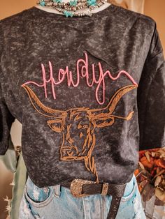 HOLD UP. you're gonna want to ZOOM IN. check out this grungy graphic. It’s an embroidered brush type technique that gives you some cool texture to rev up any ol t shirt. pair it with some bike shorts for a comfy fit. mineral-washed body. howdy graphic. oversized fit. 100 COTTON Beauty Lash, Boutique Clothes, Western Aesthetic, Brush Type, Wild Rag, Authentic Jewelry, Hold Ups, Jewelry Case, Comfy Fits