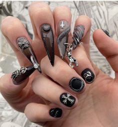 Gothic Nails Black, Stylish Nails Designs, Pretty Gel Nails, Really Cute Nails, Nails Black