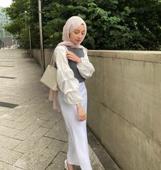 Korean Modest Fashion, Girls Modest Fashion, Modest Hijabi Outfits, Islamic Modest Fashion, Modest Dressing, Outfit Hijab Casual, Outfit Dinner, Drip Drop, African Dolls