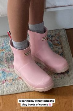 Preppy Rain Boots, Hunter Boots Outfit, Shoe Wishlist, Shoe Inspo, Aesthetic Shoes, Swag Shoes, Pretty Shoes, Dream Shoes, New Wardrobe