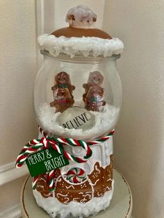 From gorgeous gingerbread houses, wreaths, and Christmas tree elements, these gingerbread Christmas decor ideas will turn your home into a real winter Target Gumball Machine, Gingerbread Gifts, Gingerbread Christmas Tree, Gingerbread Diy, Farmhouse Christmas Ornaments, Gingerbread Crafts, Gingerbread Christmas Decor, Christmas Living Room, Gingerbread Decorations