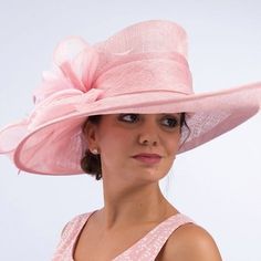 Pink Church, British Hats, Church Lady Hats, Classy Hats, Derby Fashion, Funky Hats, Derby Outfits, Pretty Hats