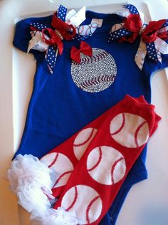 Baseball Onesie & Pigtails by LylaBeanBoutique on Etsy. , via Etsy. Baseball Onesie, Softball Season, Baseball Baby, Etsy Ideas, Baseball Outfit, Baby Crafts, Future Baby, Future Kids, Baby Fever