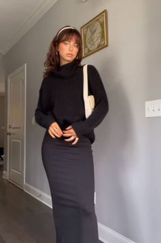 Long Black Skirt Outfit Business Casual, Sweater And Long Skirt Outfit Aesthetic, Pencil Skirt Black Outfit, Pencil Skirt Fits, Long Black Maxi Dress Outfit Fall, Black Ribbed Skirt Outfit Winter, Black Maxi Dress With Sweater Over It, Long Skirt Looks Winter, Long Black Dress With Sweater Over It