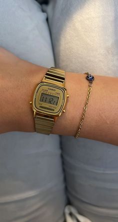 Casio Gold Watch, Trendy Watches Women Fashion, Trendy Watches Women, Casio Watch Women, Casio Vintage Watch, Watch Aesthetic, Classic Watch Women, Pretty Watches, Casio Vintage