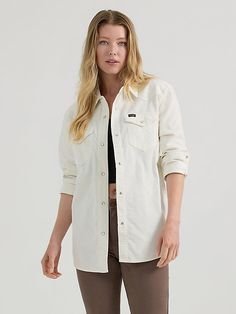 When cooler weather’s here to stay, you’ll want to wear our Women’s Corduroy Boyfriend Shirt every day. Offering a feminine take on the classic but looser look, this long-sleeve collared shirt is perfect for fall layering. It’s crafted for comfort from a soft corduroy fabric and finished with all the iconic Wrangler® details: Western-inspired yokes from front to back, chest pockets with flaps and the signature “W” embroidery, as well as a full pearl snap closure. Casual Cotton Outerwear For Rodeo, Casual Fall Tops For Ranch, Denim Jacket Sherpa, Wrangler Pants, T Shirt Outfit, Destructed Jeans, Fall Layering, Loose Fit Jeans, Tall Jeans