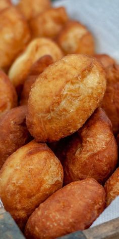 some fried food is in a basket on the table